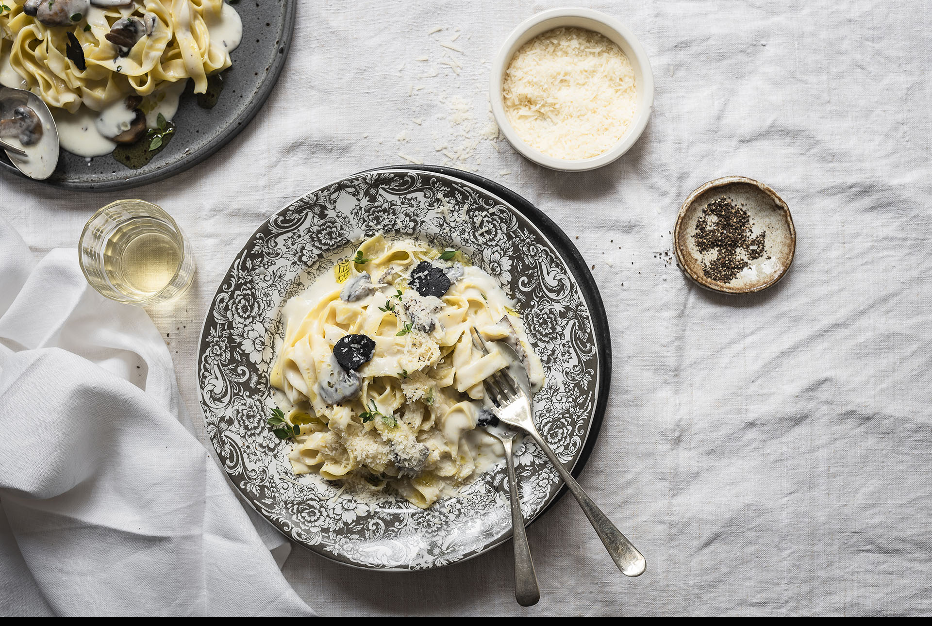 You are currently viewing Mushroom & Lemon Cream Pasta with Truffle Shavings